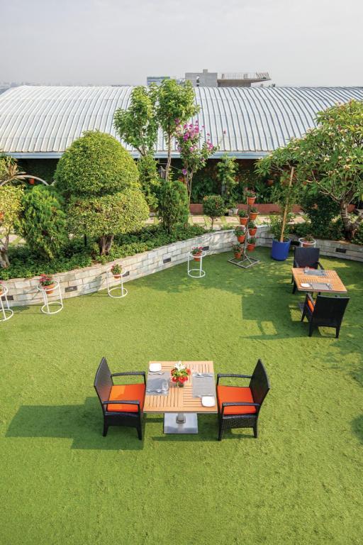 Dhaka Regency Hotel & Resort Exterior photo