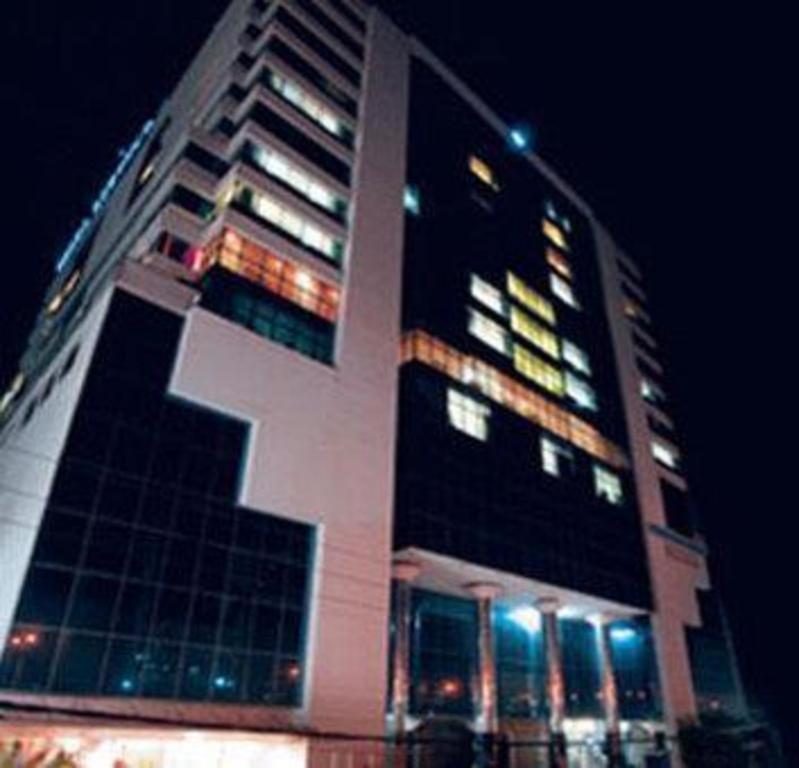 Dhaka Regency Hotel & Resort Exterior photo
